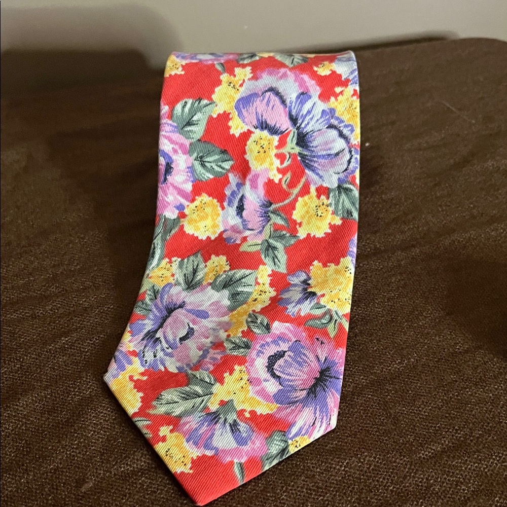 😄Vintage 100% cotton floral tie made in USA
